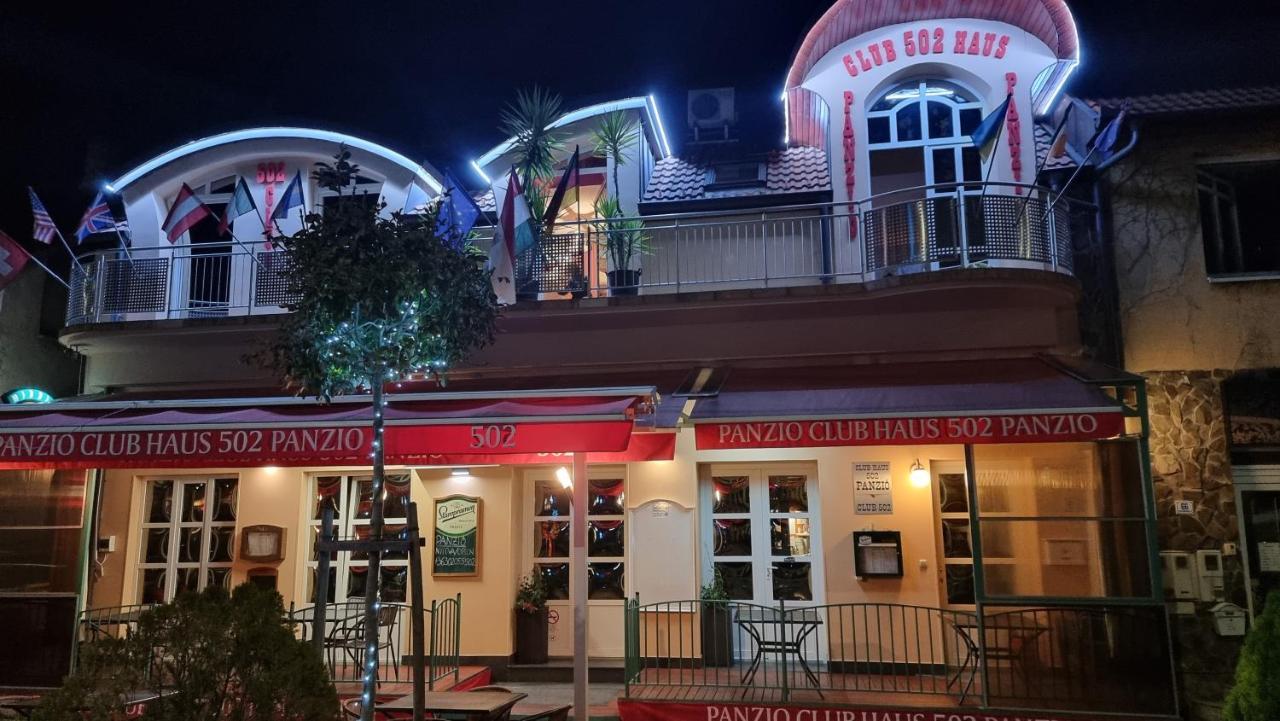 Bed and Breakfast Club Haus 502 Kalocsa Exterior foto