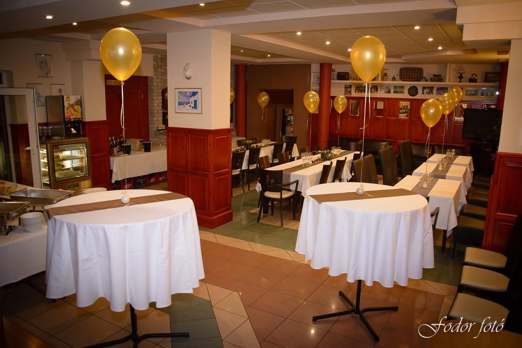 Bed and Breakfast Club Haus 502 Kalocsa Exterior foto